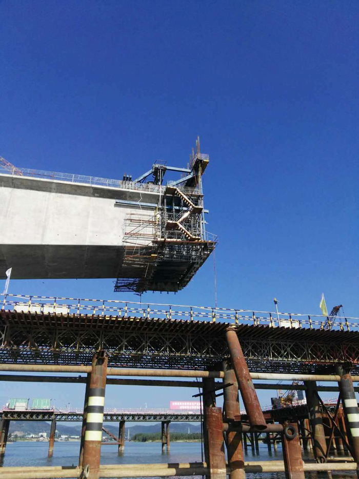 Zhengwan Express Way-Cast in situ beam-Cantilever Form Traveler Boyoun
