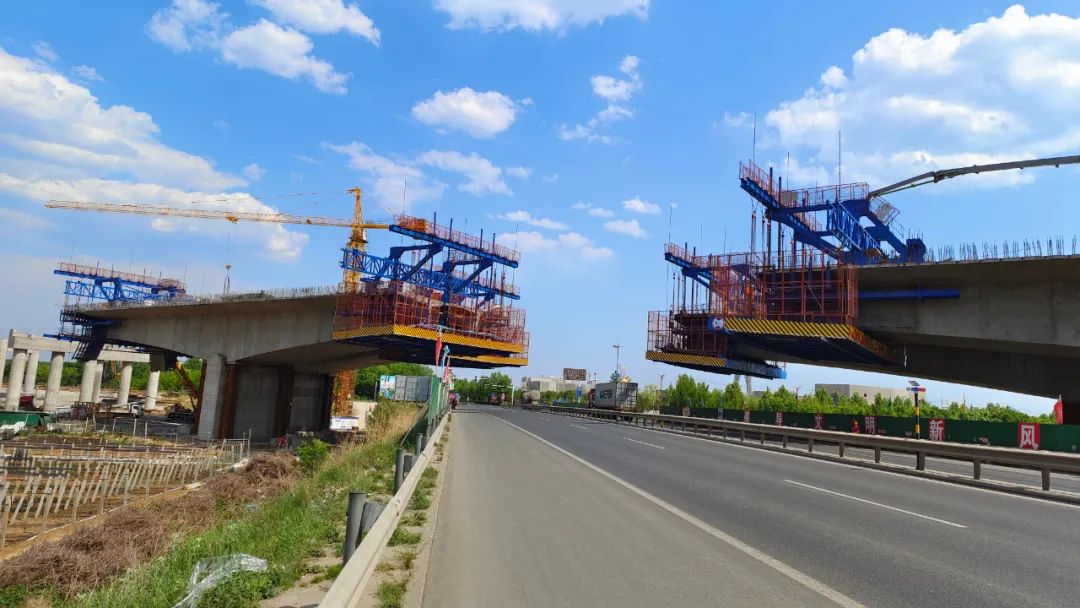 Weifang Qingdao Expressway Weihe Bridge Cantilever Form Traveler Project