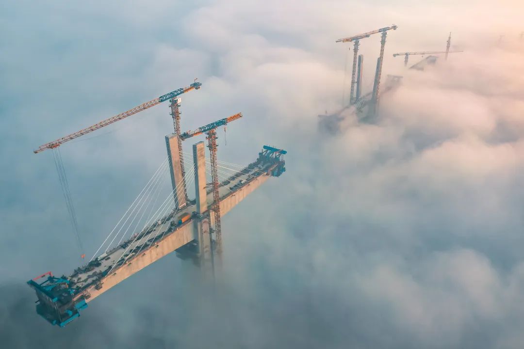 Bridge cantilever form traveler project under construction