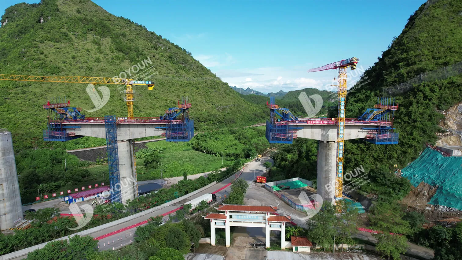 Cantilever Construction for Chongping Railway Extra Large Bridge