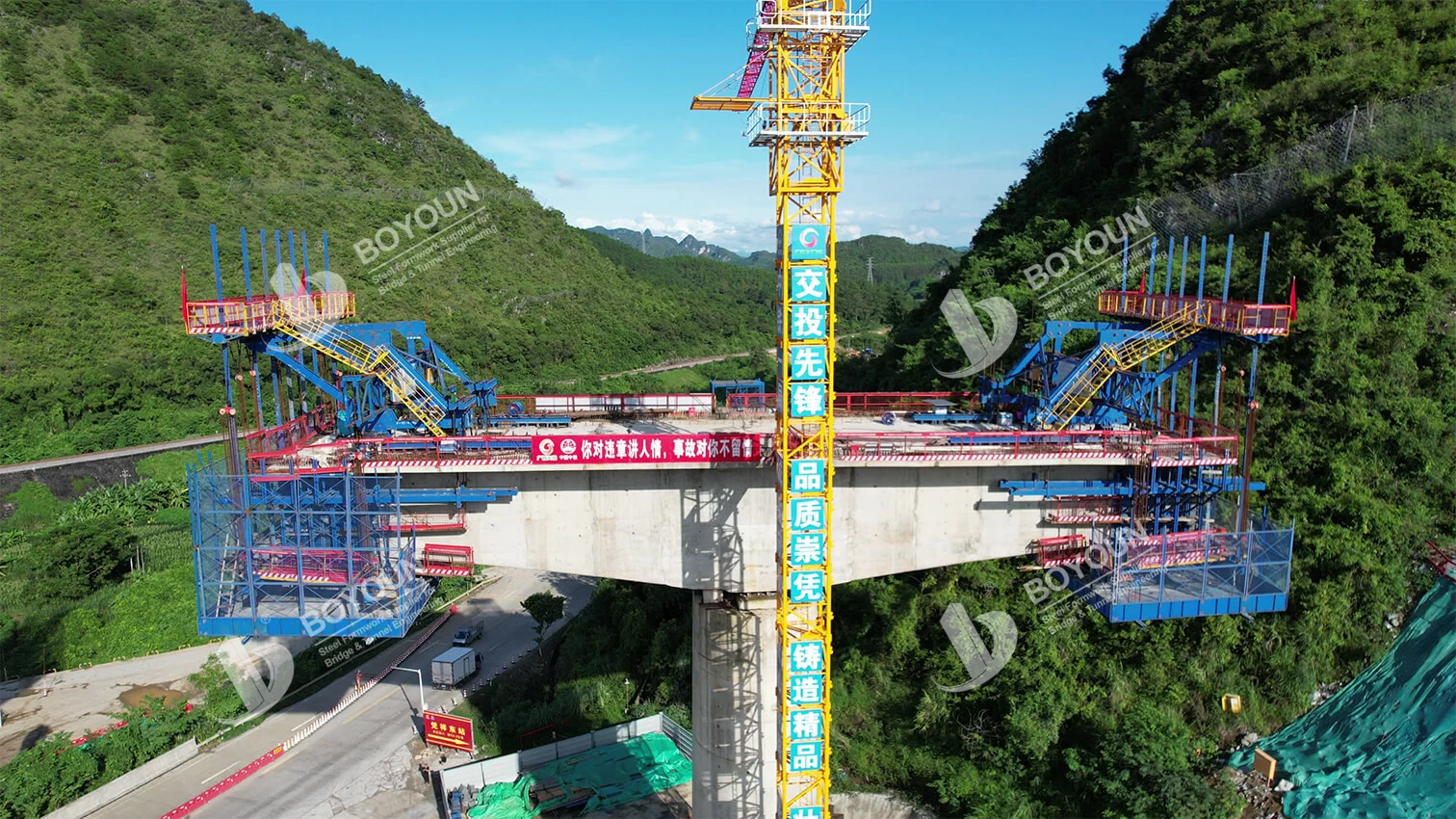 Cantilever Construction for Chongping Railway Extra Large Bridge