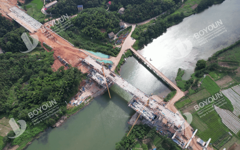 Cantilever Form Traveler Project for the Lu River Expressway Bridge in Lilou
