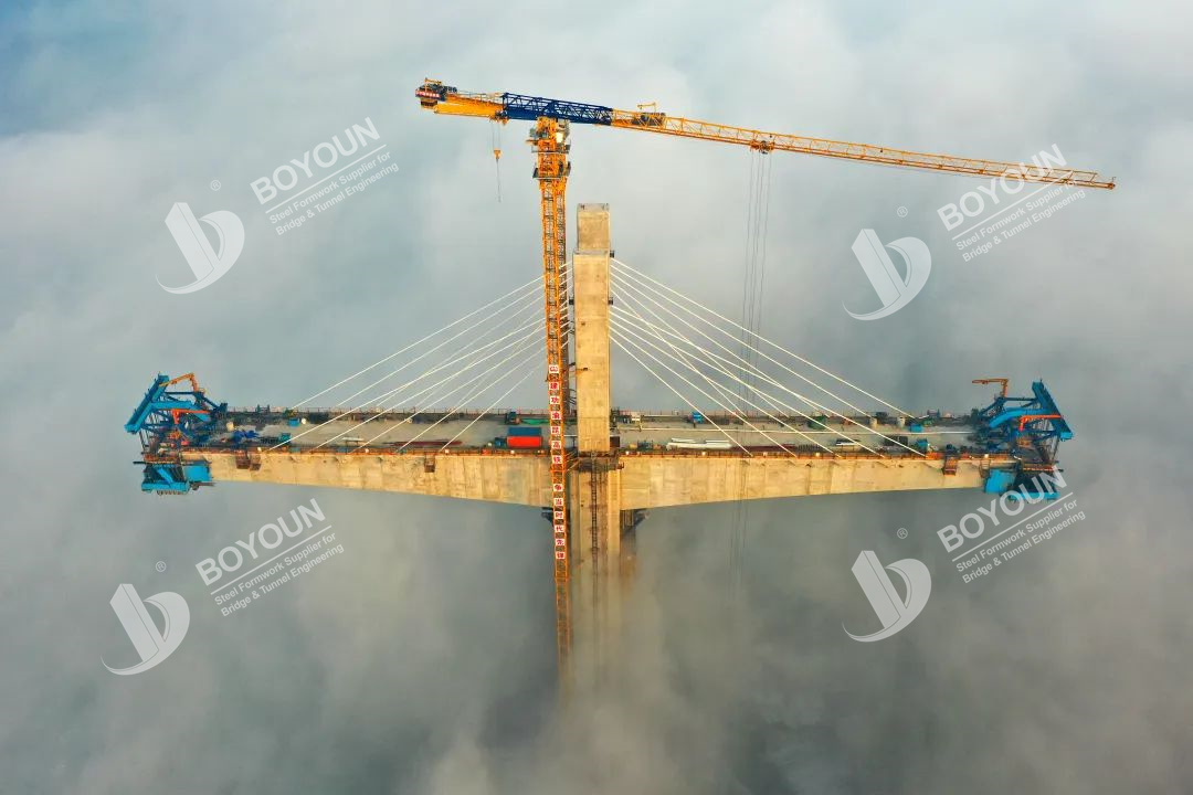 Tuojiang super bridge cantilever form traveller