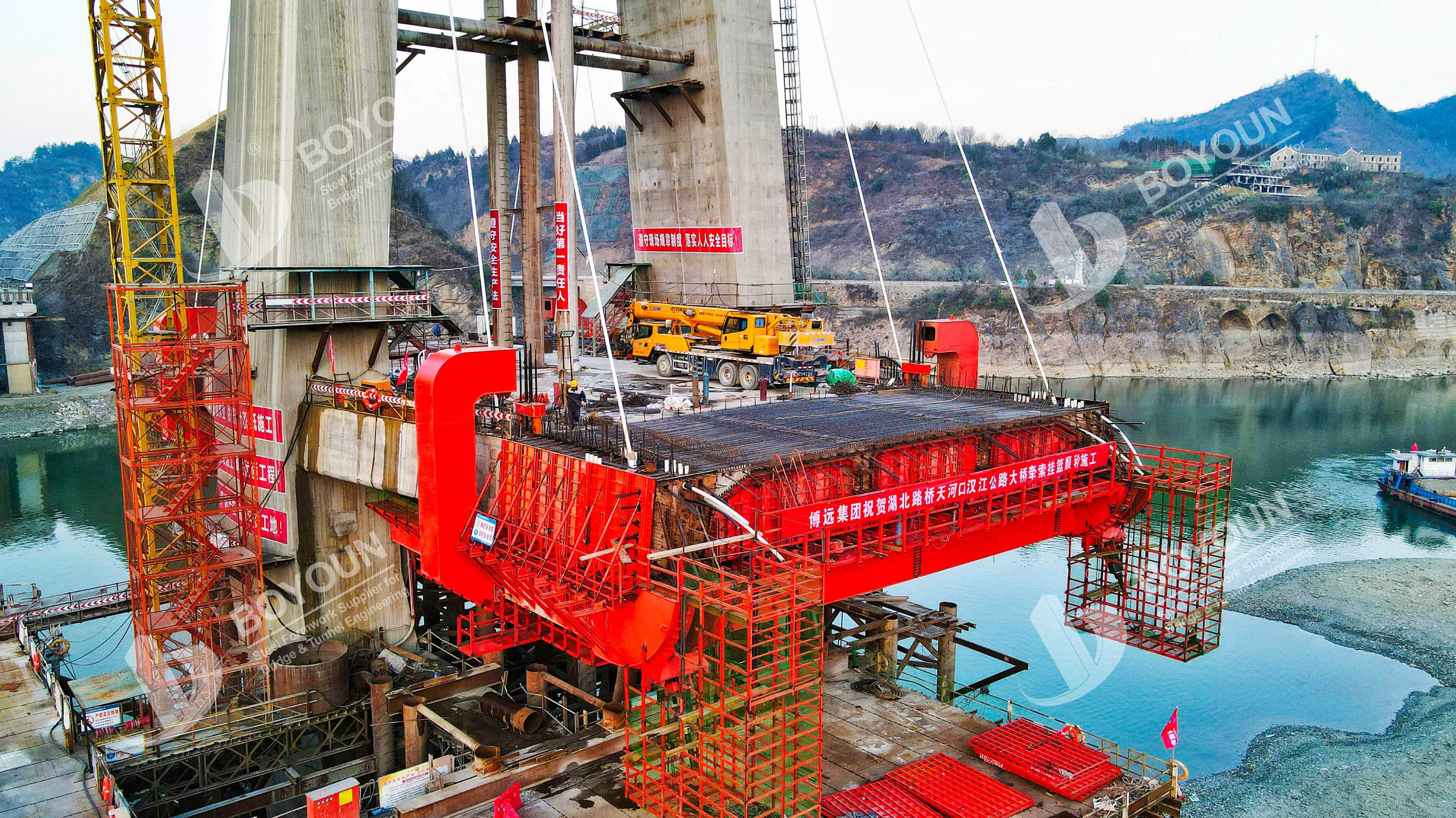  A/H Type Cable Tower Underslung Form Traveler