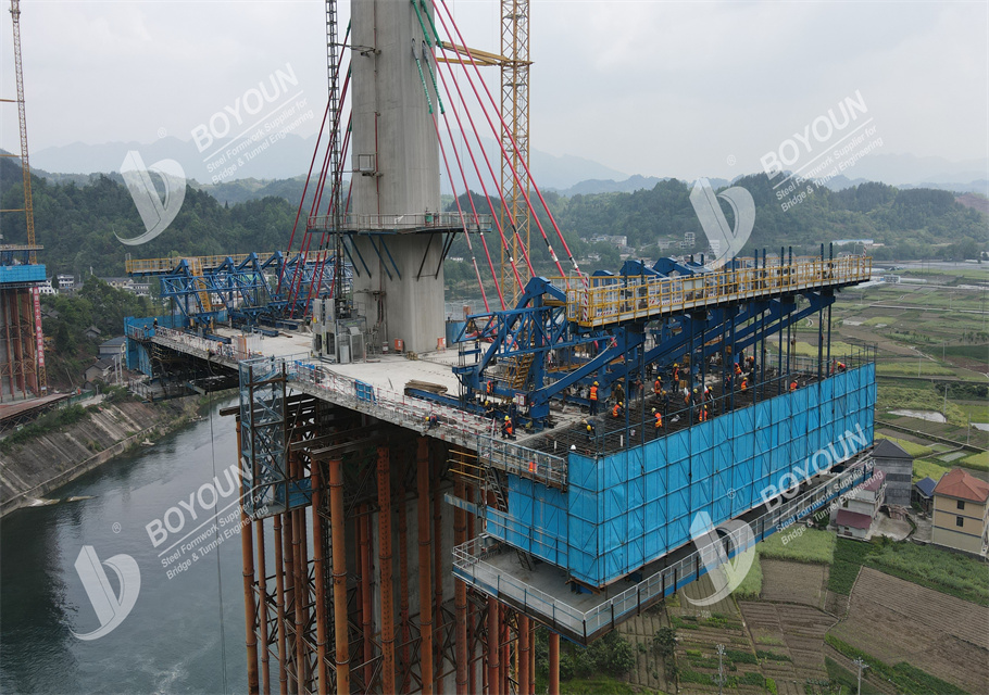Cantilever Form Traveler With Main Span Over 200 Meters