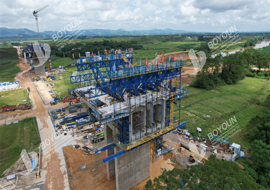 Cantilever Form Traveler With Main Span Over 200 Meters