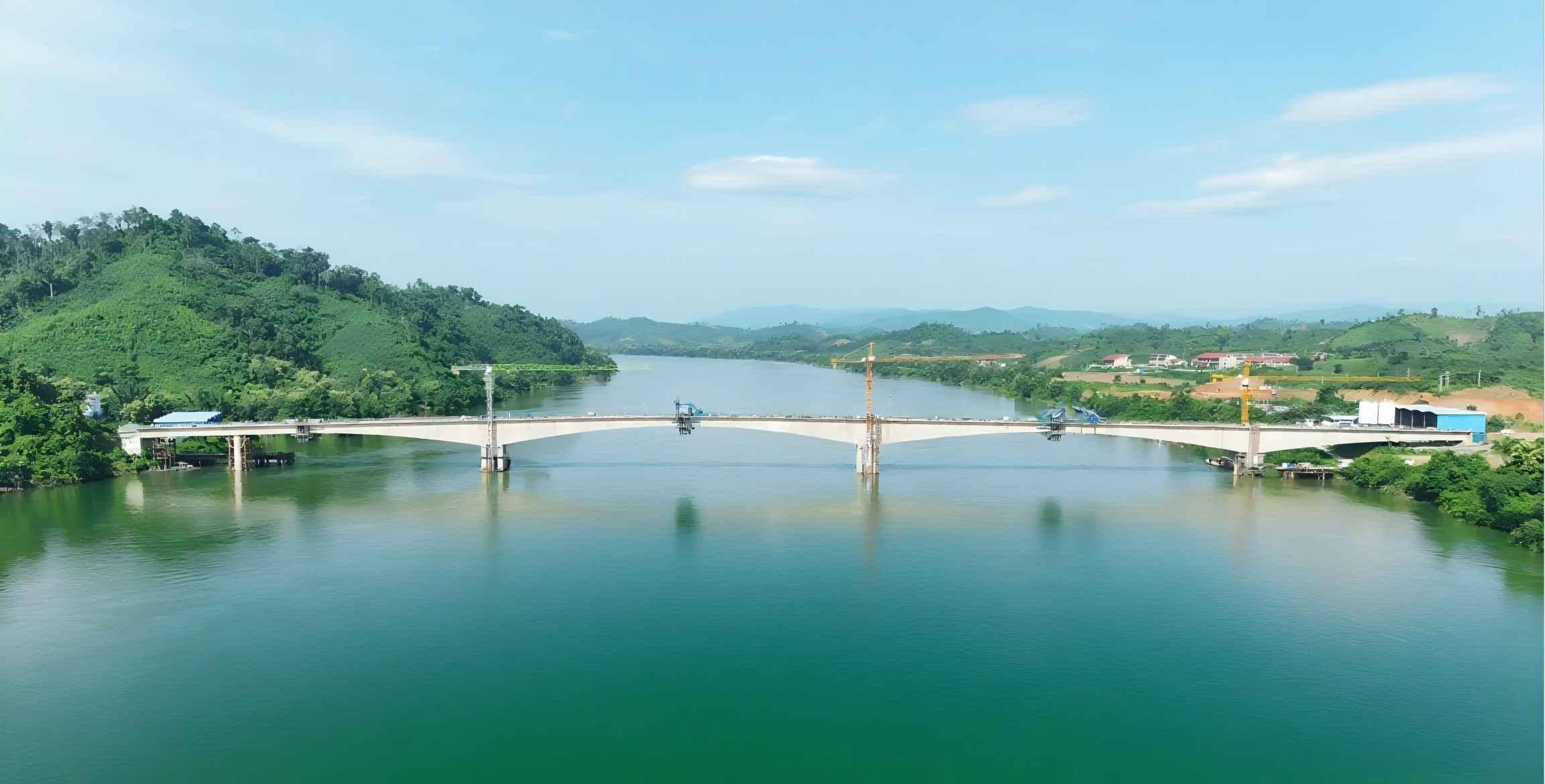 Pak Lay Hydropower Station Mekong River Bridge in Laos Successfully Closed