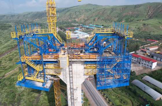 Single Box Single Cell Cantilever Form Traveler