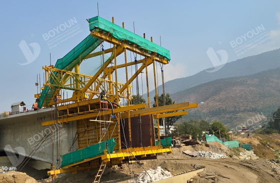 cantilever form traveler