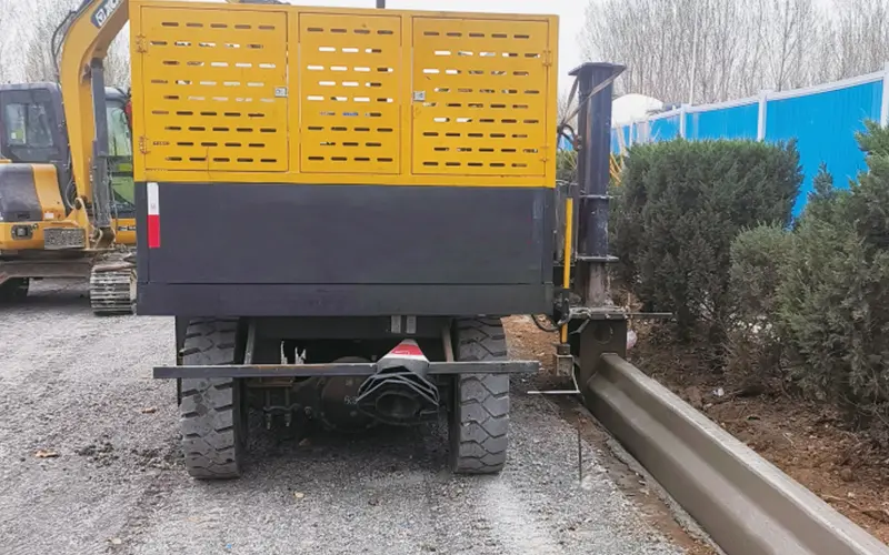 Concrete Slipform Curb Machine